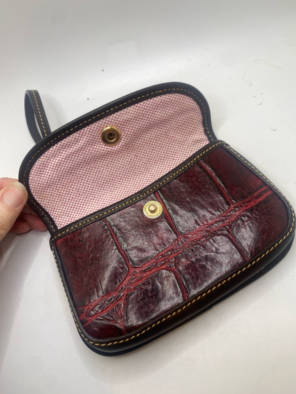 Dooney & Bourke Croc Embossed Leather Wristlet vintage Nile Collection. - Picture 8 of 10